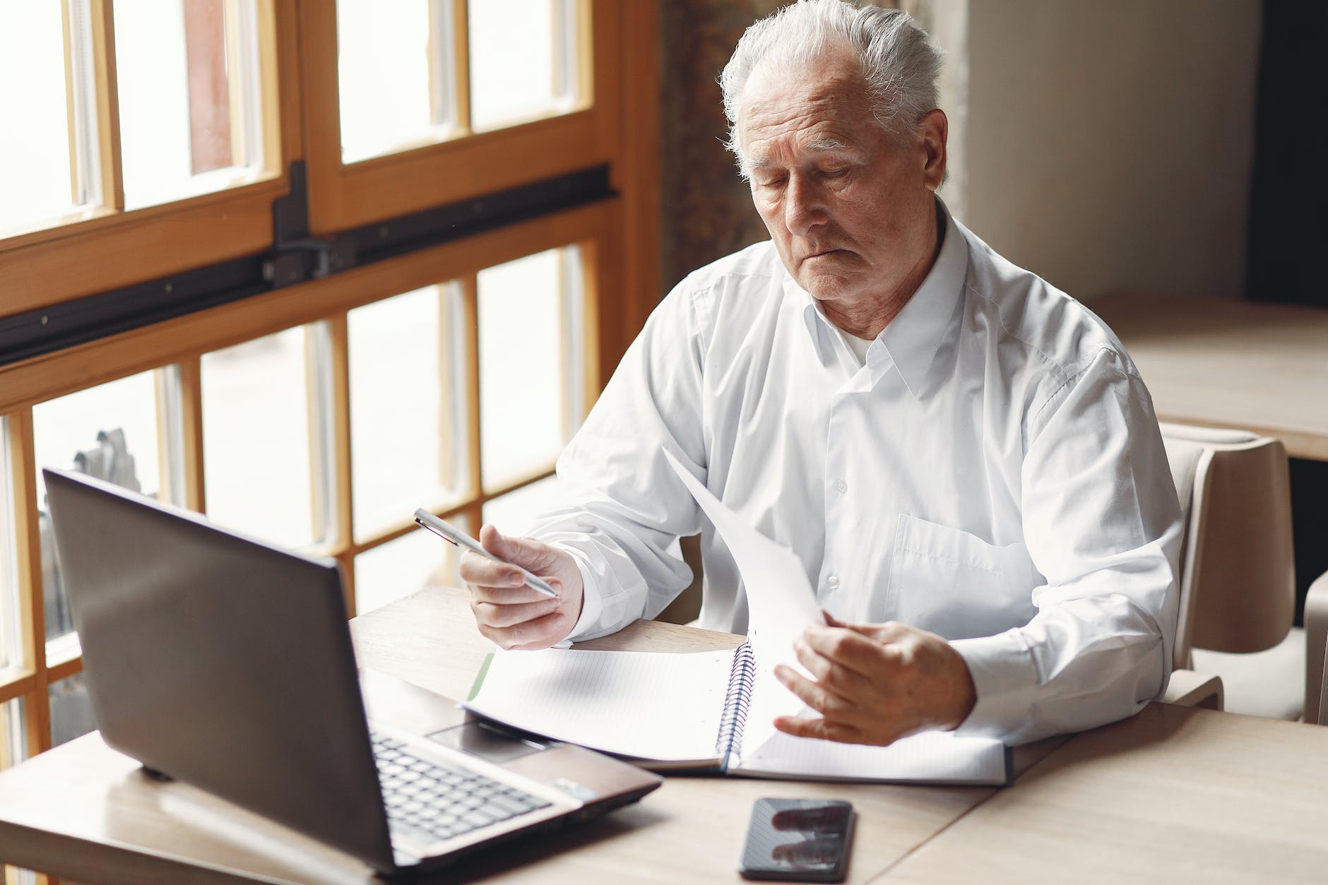 Comment Gérer le Stress et Éviter le Burnout en Tant que Commercial : 15 Stratégies Concrètes